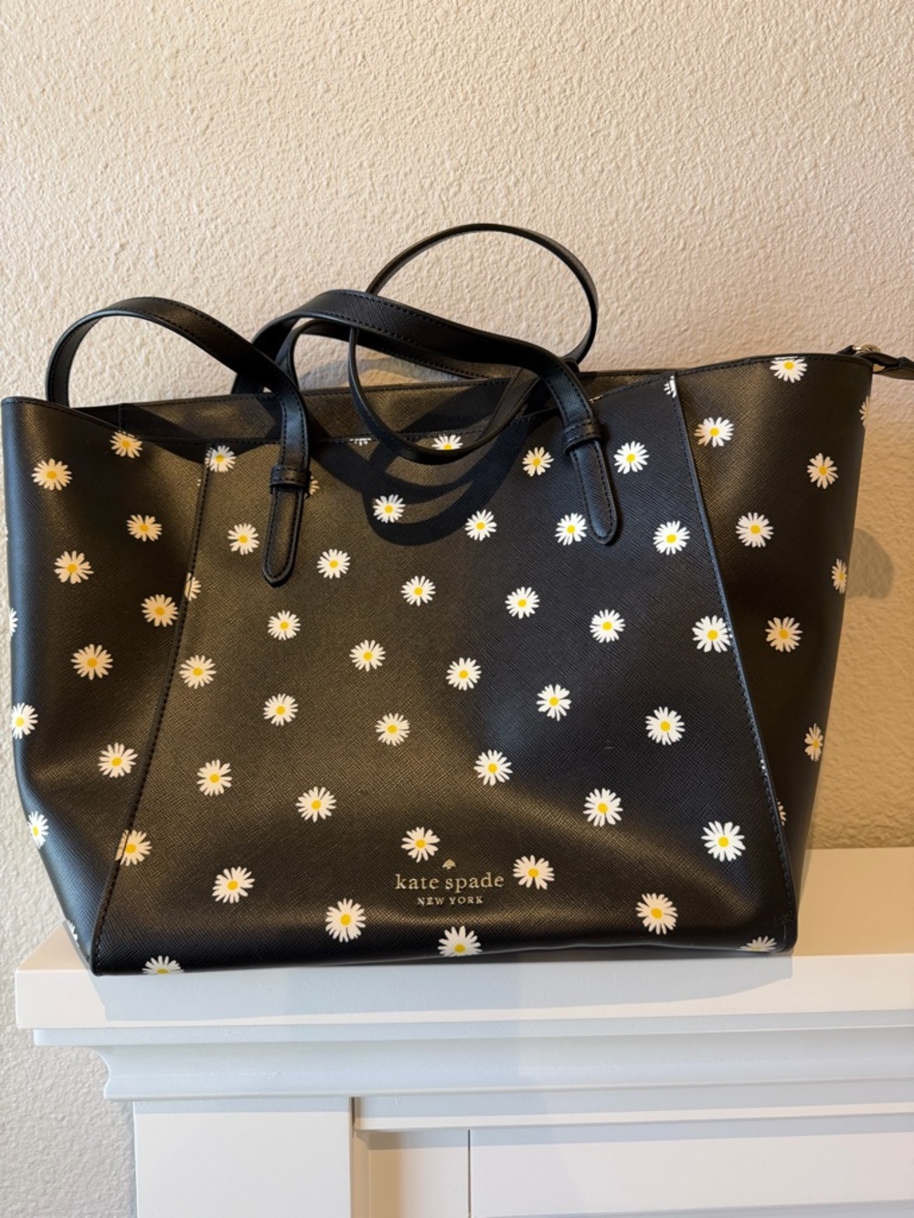 kate spade Black Daisy Tote with White and Yellow Flowers